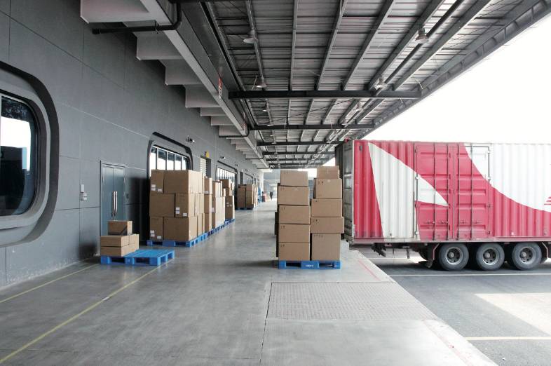 探秘海康威視桐廬基地 機(jī)器人智能倉儲(chǔ)系統(tǒng)如何助力工業(yè)智造升級(jí)