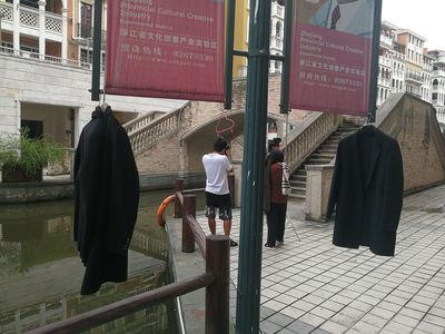 杭州網店模特 音樂節拍下的時尚舞者，200套服裝的拍攝速寫